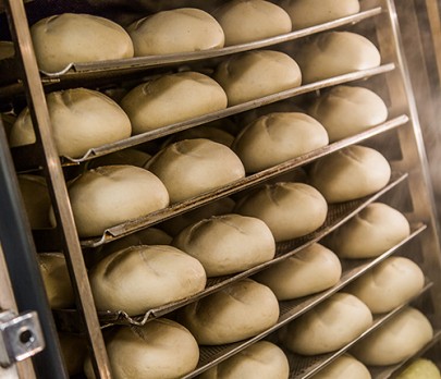 Im Café und Bäckerei am Rathaus finden die Kunden deutsche und türkische Backwaren